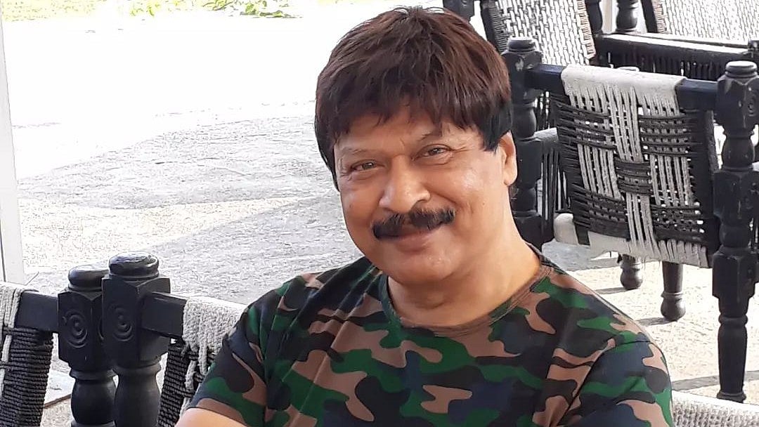 <div class="paragraphs"><p><em>CID</em> actor Dinesh Phadnis has reportedly suffered a heart attack.</p></div>