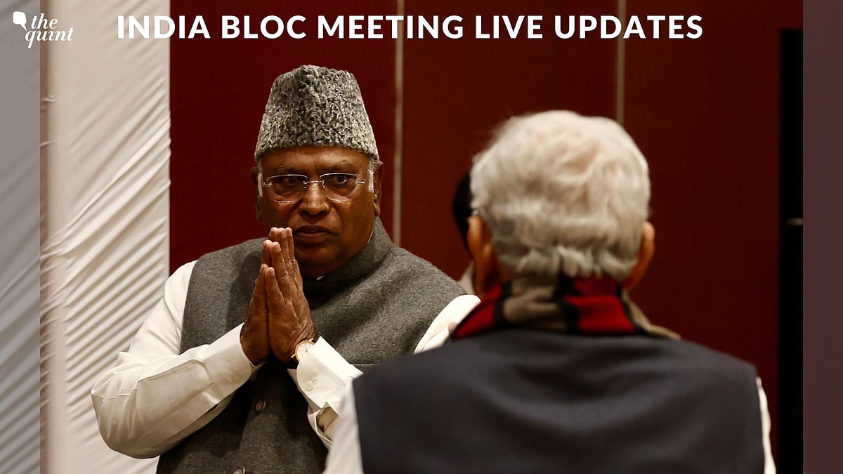 <div class="paragraphs"><p>INDIA Bloc Meeting LIVE Updates | Mallikarjun Kharge's Name Proposed for PM Face in Delhi Meet</p></div>