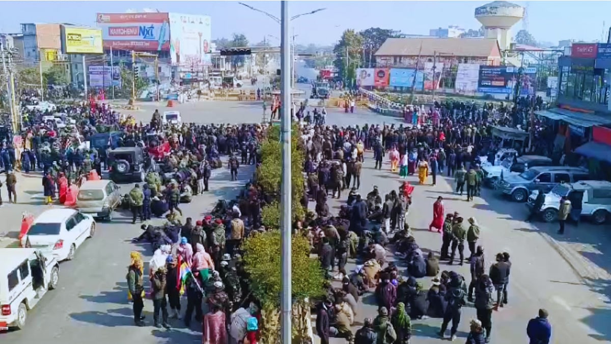 <div class="paragraphs"><p>In a statement, the Superintendent of Police, Imphal West, said that Arambai Tenggol members have planned to enter Kangla fort with arms before the meeting.</p></div>