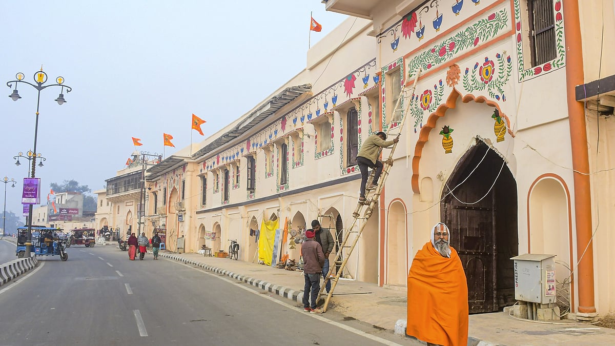 <div class="paragraphs"><p>Artisans create murals to decorate buildings located along the Ram Path ahead of the consecration ceremony of the Shri Ram Janmabhoomi Temple, in Ayodhya, Thursday, 11 January.</p></div>