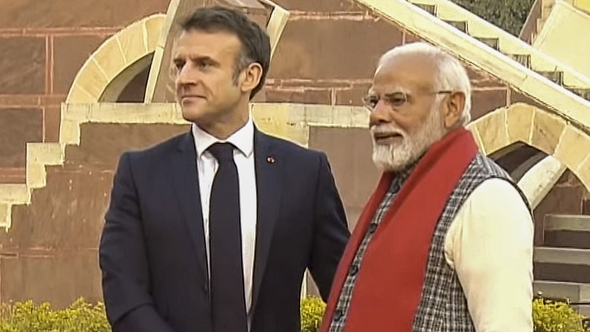 <div class="paragraphs"><p>Prime Minister Narendra Modi received President Macron at Jantar Mantar.</p></div>