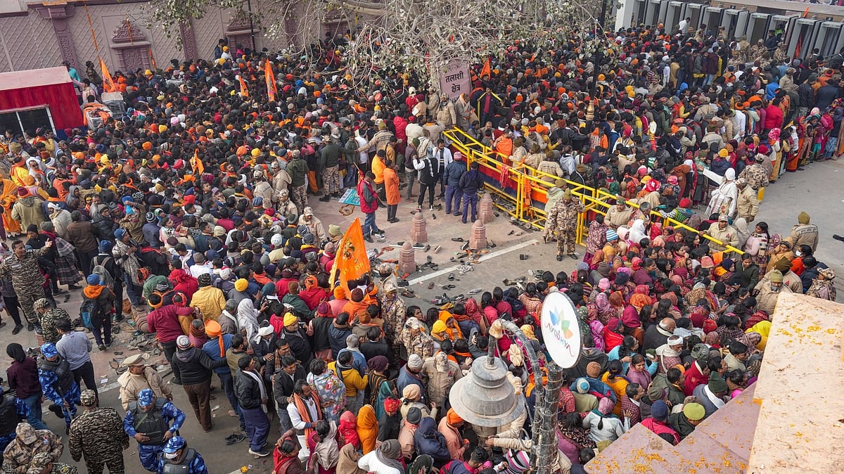 <div class="paragraphs"><p>The Ram Lalla idol was unveiled after the consecration ceremony in the presence of PM Narendra Modi (who is the Chief Yajman) and RSS Chief Mohan Bhagwat, among other state dignataries and celebrities.</p></div>