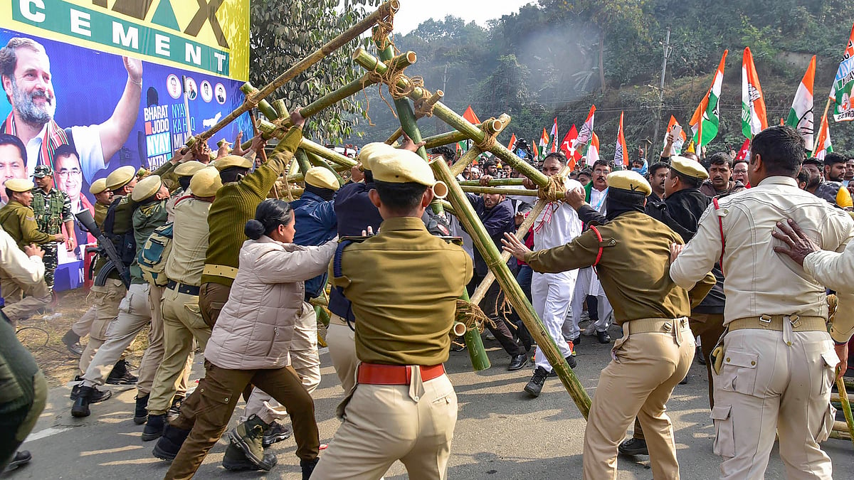 <div class="paragraphs"><p>Security personnel attempt to stop Congress workers from crossing police barricades during the Bharat Jodo Nyay Yatra in Assam's Guwahati on Tuesday, 22 January.</p></div>