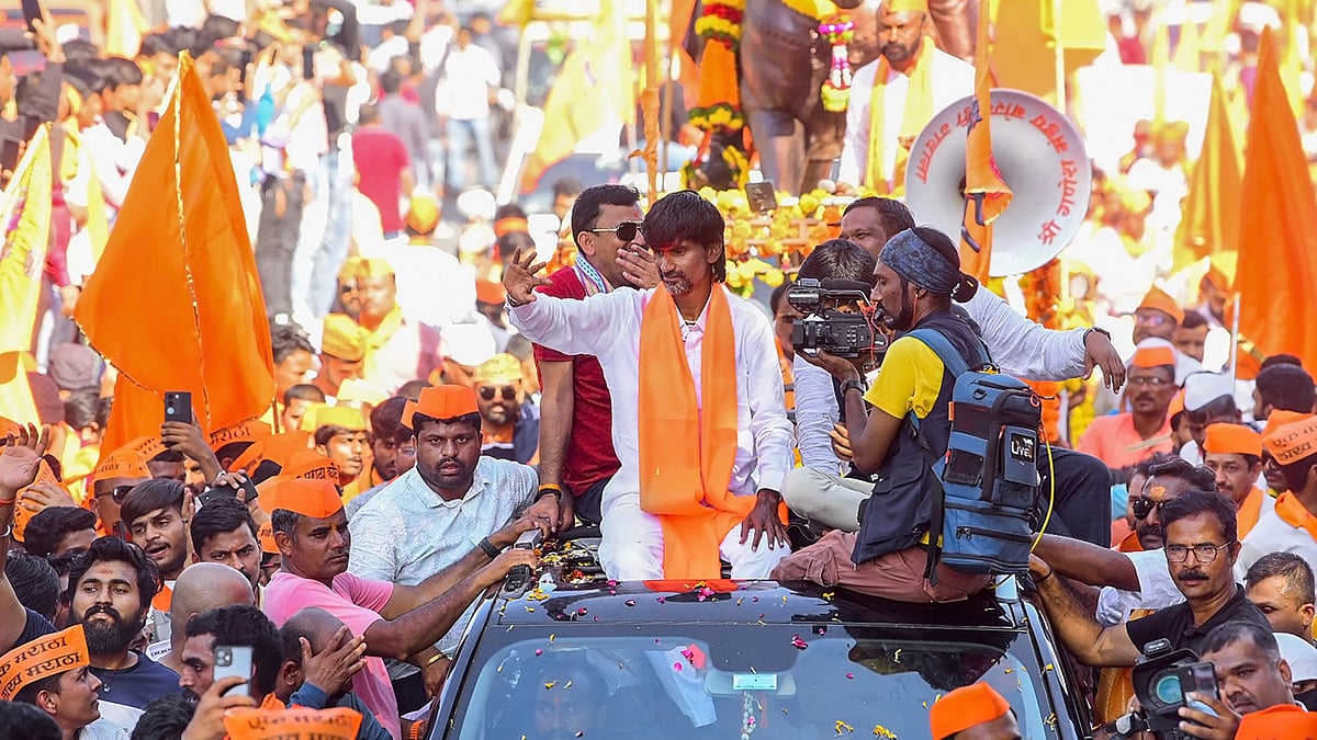 <div class="paragraphs"><p>Maratha Protest: After Outpour in Pune, Jarange Patil's March Set to Enter Mumbai.</p></div>