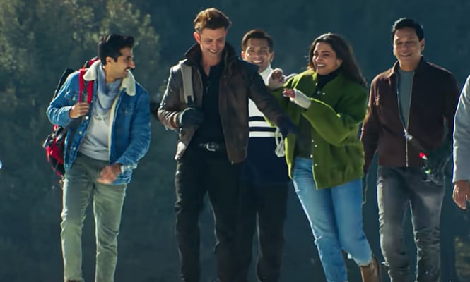 <div class="paragraphs"><p>Hrithik Roshan &amp; Deepika Padukone Fly High In 'Heer Asmani' From 'Fighter'</p></div>