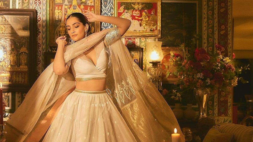 <div class="paragraphs"><p>Sonam Kapoor shared her journey as a new mom and how it took her 16 months to feel like herself again.</p></div>