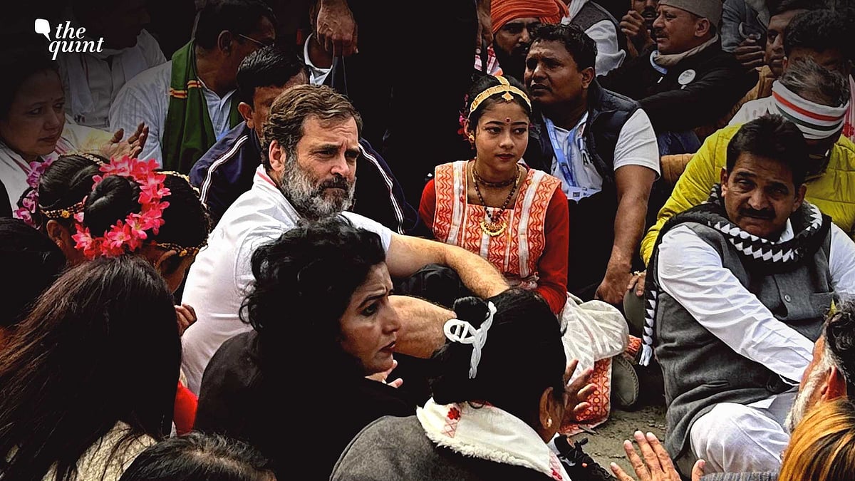 <div class="paragraphs"><p>Rahul Gandhi stopped from entering temple in Assam.</p></div>