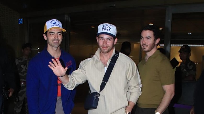 <div class="paragraphs"><p>Joe Jonas, Nick Jonas, and Kevin Jonas at the Mumbai airport. </p></div>