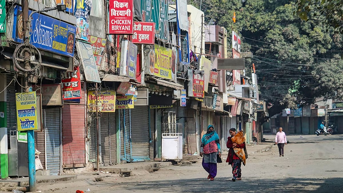 <div class="paragraphs"><p>Curfew at Haldwani's Banbhoolpura area.</p></div>