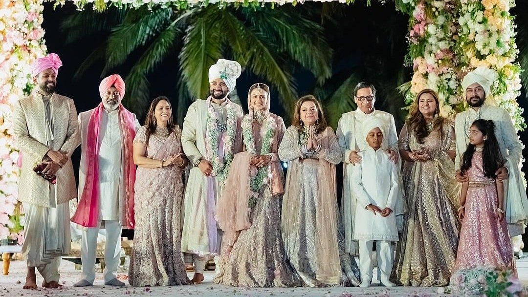 <div class="paragraphs"><p>Rakul Preet Singh shared new pictures from her wedding with Jackky Bhagnani.</p></div>