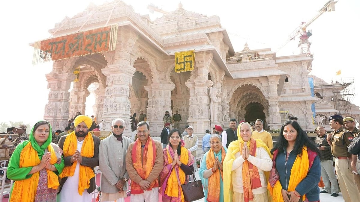 <div class="paragraphs"><p>Delhi CM Arvind Kejriwal and Punjab CM Bhagwant Mann visit the Ayodhya Ram temple with their families.</p></div>
