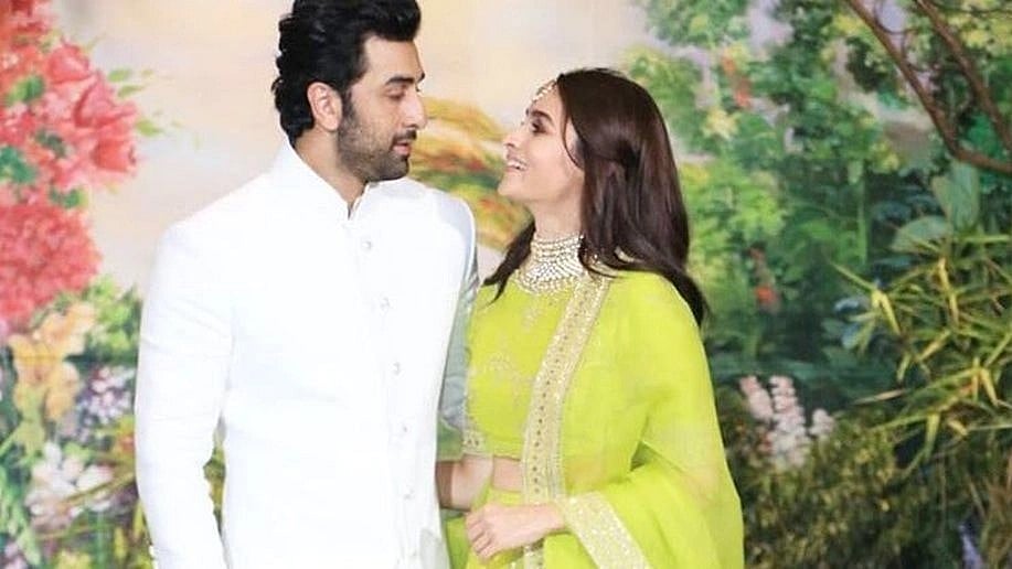 <div class="paragraphs"><p>Alia Bhatt returns home with her daughter and Ranbir Kapoor.</p></div>