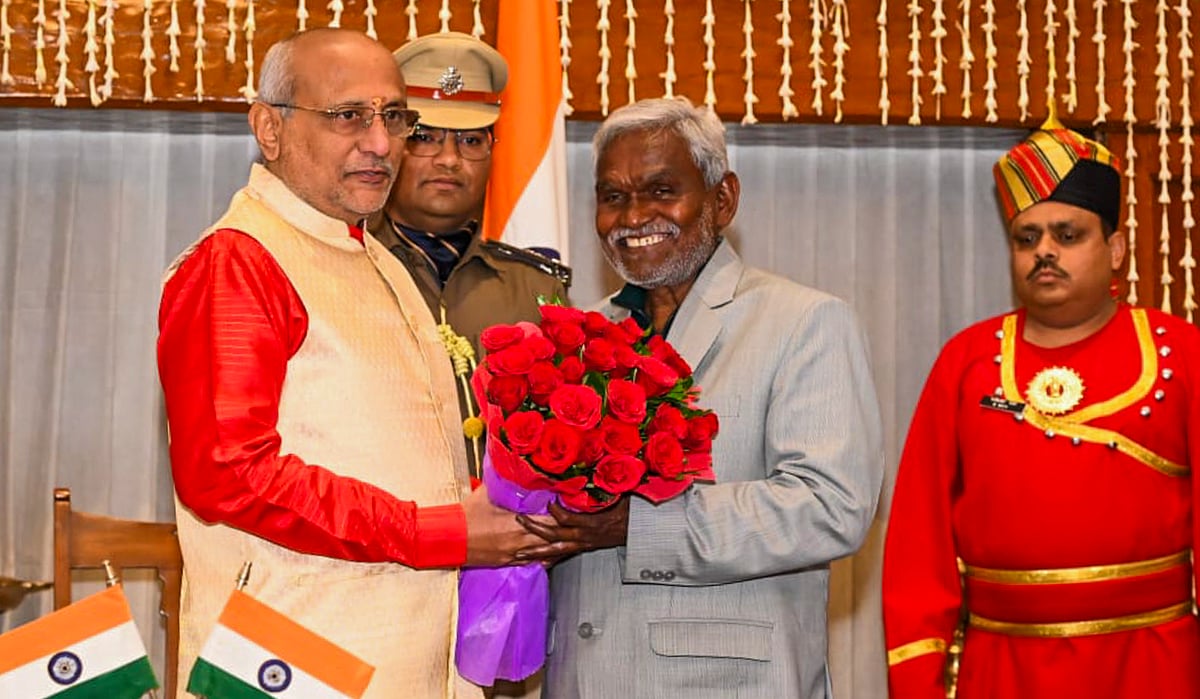 <div class="paragraphs"><p>Jharkhand Governor CP Radhakrishnan greets newly sworn-in Chief Minister Champai Soren after the oath-taking ceremony at Raj Bhawan on Friday, 2 February.</p></div><div class="paragraphs"></div>