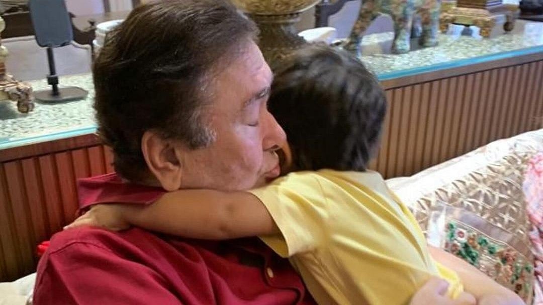 <div class="paragraphs"><p>Randhir Kapoor celebrates his 77th birthday today.</p></div>