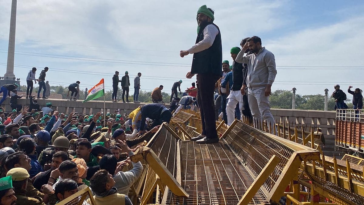 <div class="paragraphs"><p>Noida and Greater Noida farmers' march towards Parliament on Thursday, 8 February, was called off for the day after a proposal to create a high-power committee was agreed upon.</p><p></p><p> </p></div>