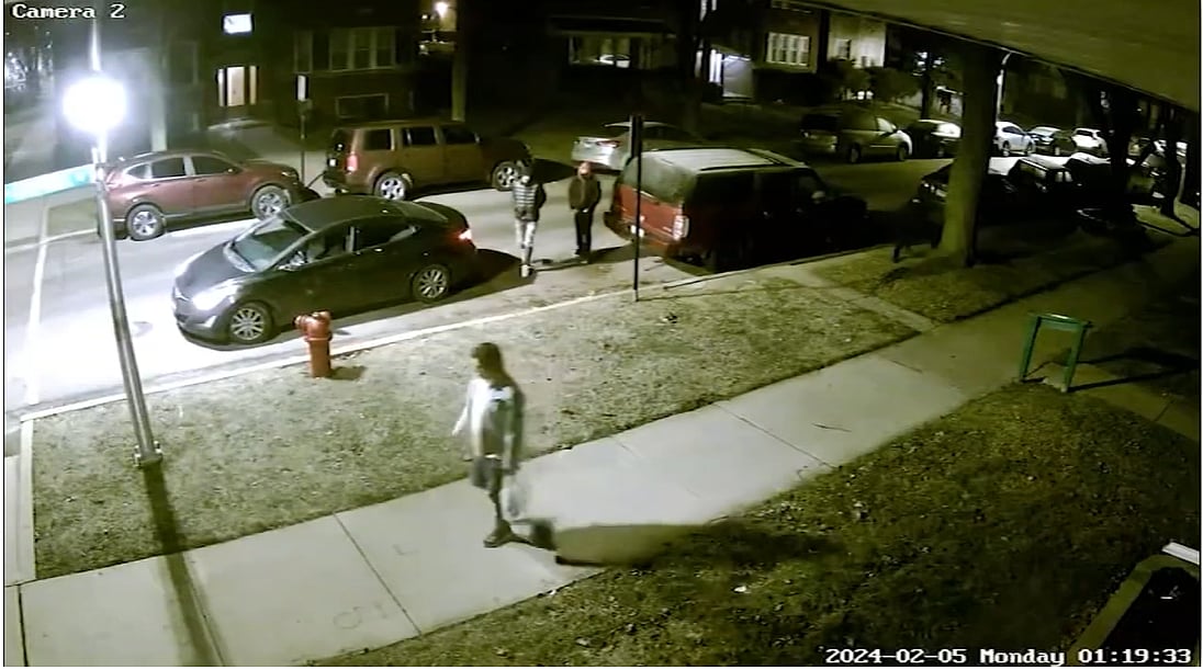 <div class="paragraphs"><p>An Indian student was allegedly attacked by four robbers who also snatched his phone in United States' Chicago on Sunday, 4 February.</p><p><br></p></div>