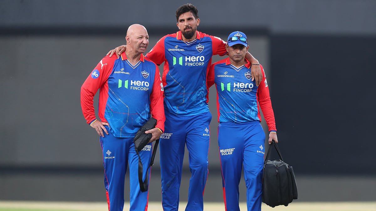 <div class="paragraphs"><p>IPL 2024: Ishant Sharma twists his ankle and leaves the field during PBKS vs DC</p><p></p></div>