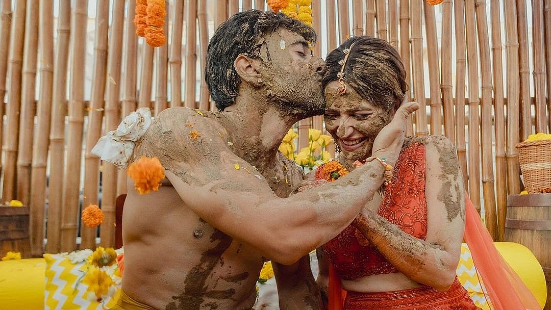<div class="paragraphs"><p>Kriti Kharbanda and Pulkit Samrat Share Pics From Their 'Unconventional' Haldi</p></div>