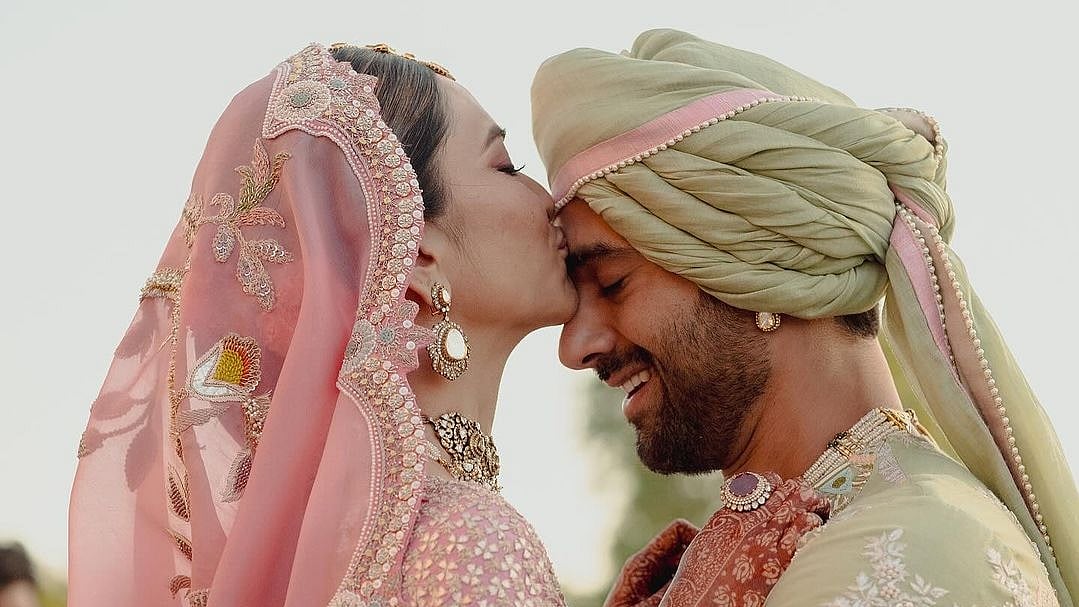 <div class="paragraphs"><p>Kriti Kharbanda and Pulkit Samrat share photos from their wedding. </p></div>