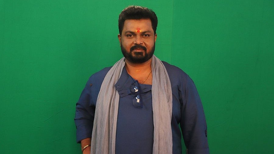 <div class="paragraphs"><p>Filmmaker Surya Kiran has passed away due to Jaundice.</p></div>