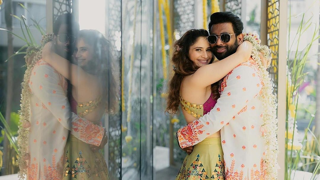 <div class="paragraphs"><p>Inside Pics From Arti Singh and Dipak Chauhan's Haldi Ceremony</p></div>