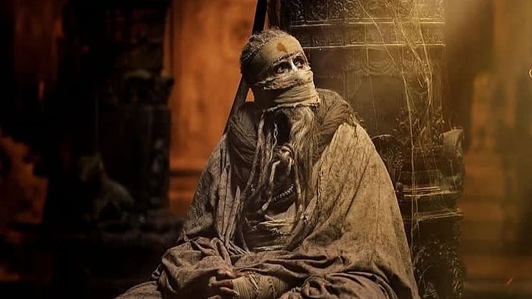 <div class="paragraphs"><p>Amitabh Bachchan in his new poster as Ashwatthama. </p></div>