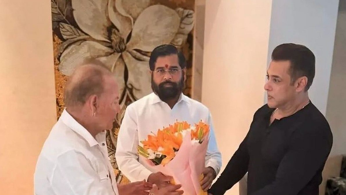 <div class="paragraphs"><p>Maharashtra Chief Minister Eknath Shinde meets Salman and Salim Khan over gunfire incident.</p></div>