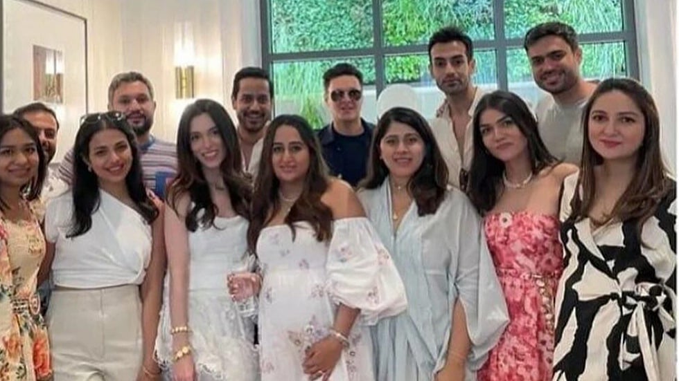 <div class="paragraphs"><p>Here are some inside pics from Varun Dhawan and Natasha Dalal's baby shower. </p></div>
