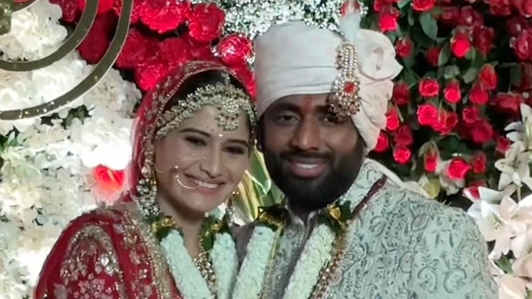 <div class="paragraphs"><p>Arti Singh and Dipak Chauhan got married on 25 April.</p></div>