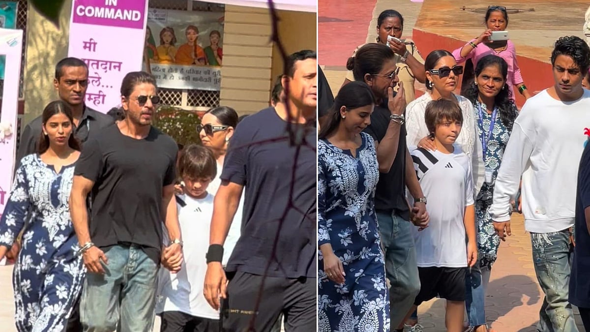 <div class="paragraphs"><p>Shah Rukh Khan and his family arrives at the polling booth to cast their votes for the 2024 Lok Sabha elections.</p></div>