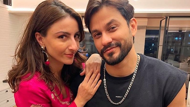 <div class="paragraphs"><p>Soha Ali Khan wishes Kunal Kemmu on his birthday.</p></div>