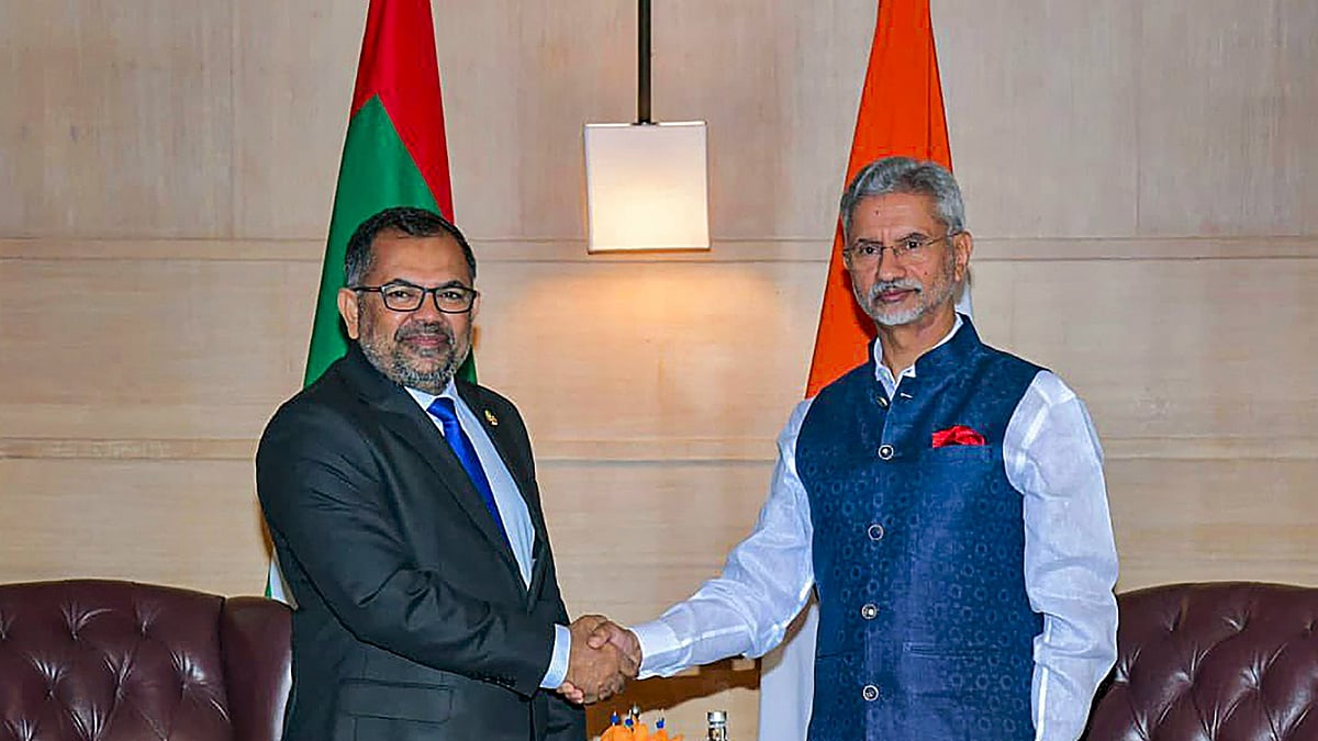 <div class="paragraphs"><p>Moosa Zameer and S Jaishankar.</p></div>