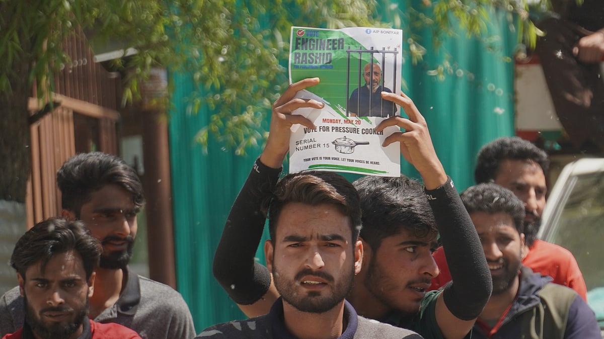 <div class="paragraphs"><p>Supporters of Er Rashid in Baramulla, J&K. </p></div>