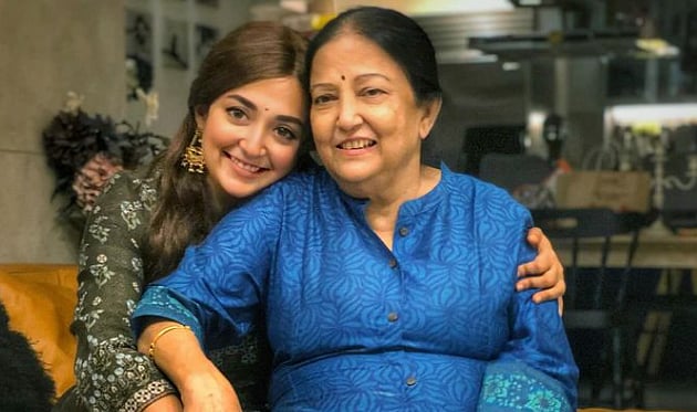 <div class="paragraphs"><p>Singer Monali Thakur mourns the loss of her mother in a heartfelt tribute.</p></div>