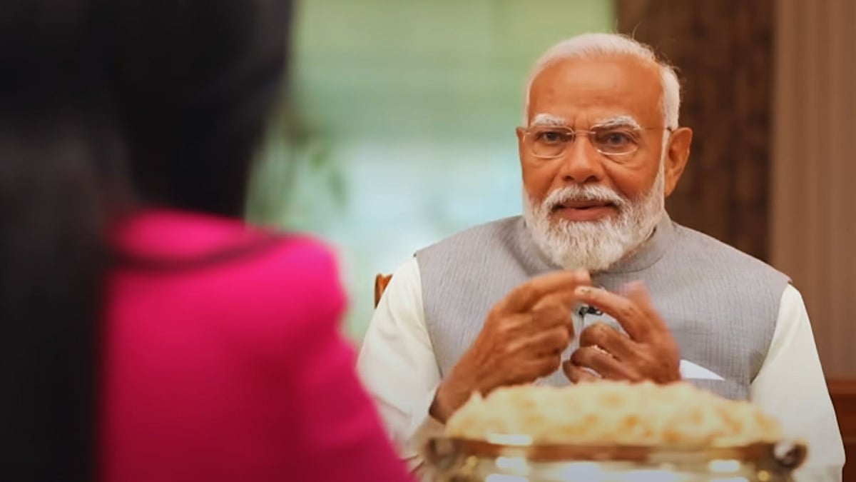 <div class="paragraphs"><p>Narendra Modi giving an interview to Aaj Tak. </p></div>
