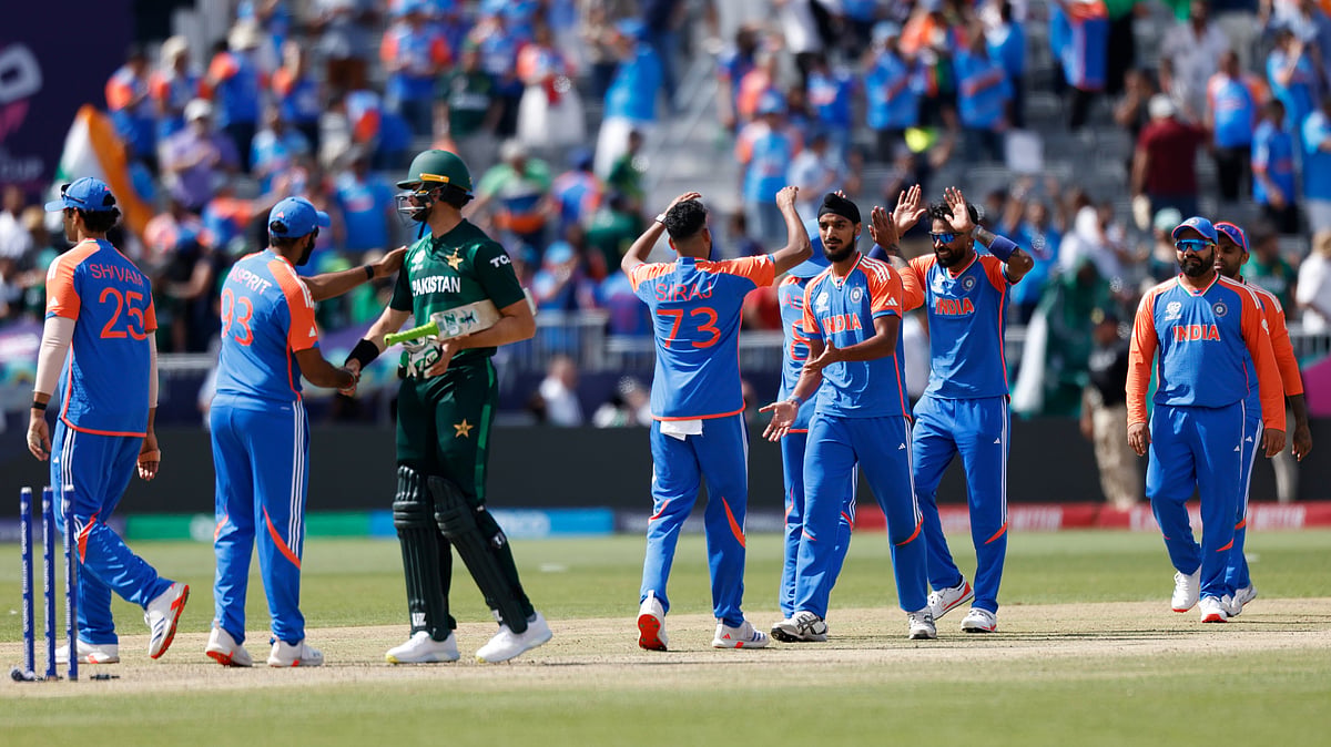 <div class="paragraphs"><p>India beat Pakistan by 6 runs.</p></div>
