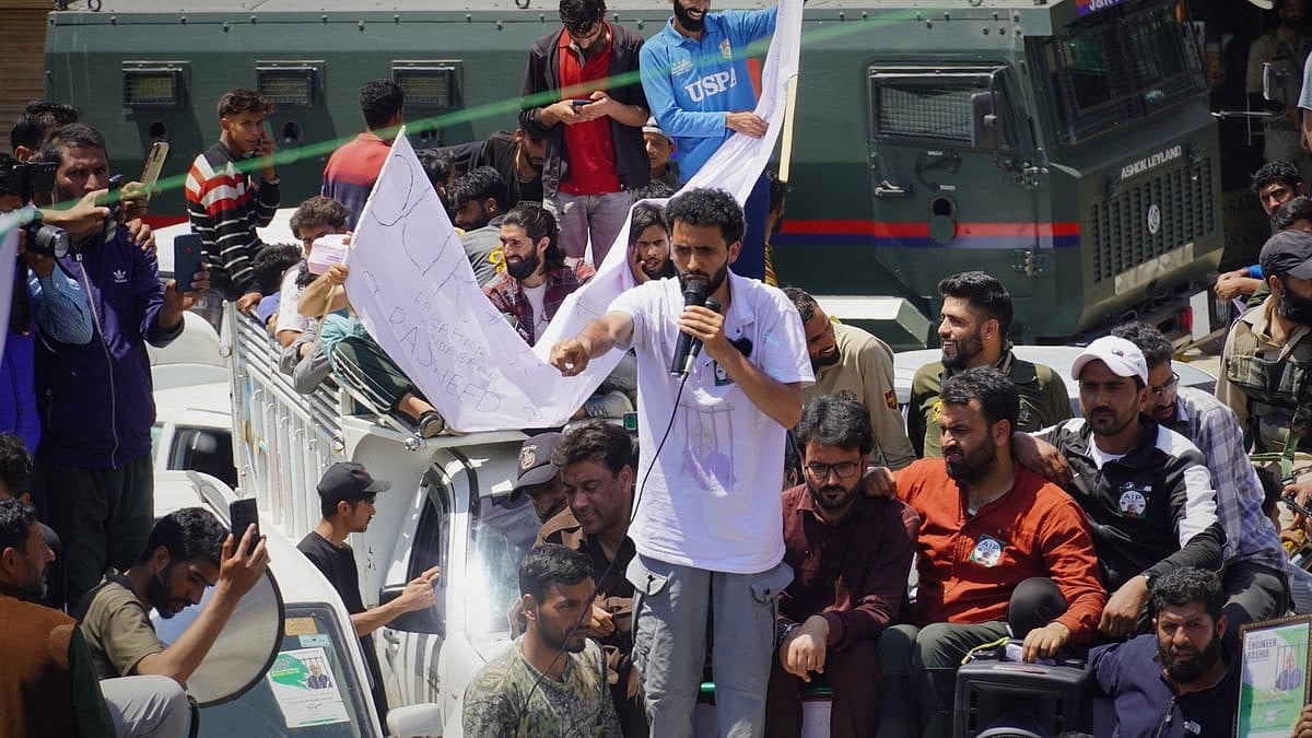 <div class="paragraphs"><p>Er Rashid's son campaigning in Baramullah.&nbsp;</p></div>