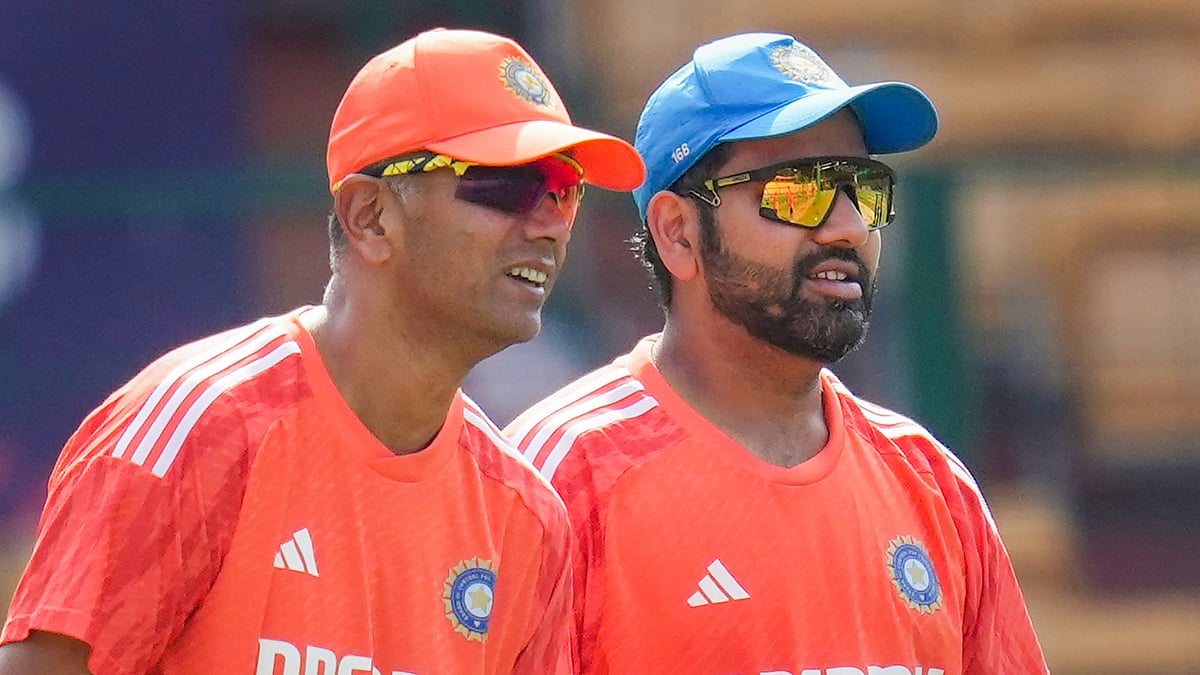 <div class="paragraphs"><p>Indian coach Rahul Dravid with Rohit Sharma</p></div>