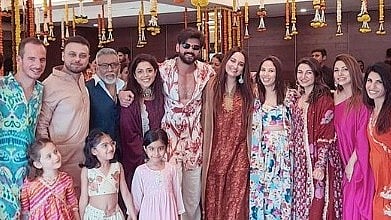 <div class="paragraphs"><p>A picture seemingly from Sonakshi Sinha and Zaheer Iqbal's mehendi ceremony has gone viral. </p></div>