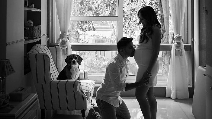 <div class="paragraphs"><p>Varun Dhawan shares 1st pic with daughter on Father's day.</p></div>