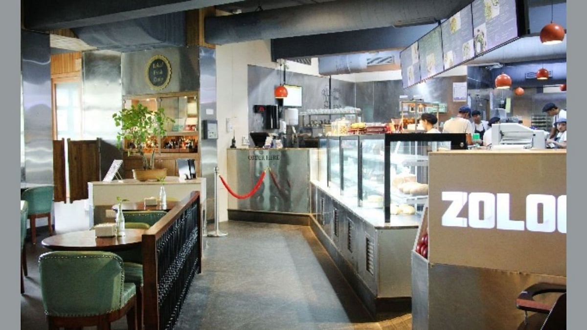 <div class="paragraphs"><p>Zolocrust offers a walk in view to experience their live 24*7 kitchen</p></div>