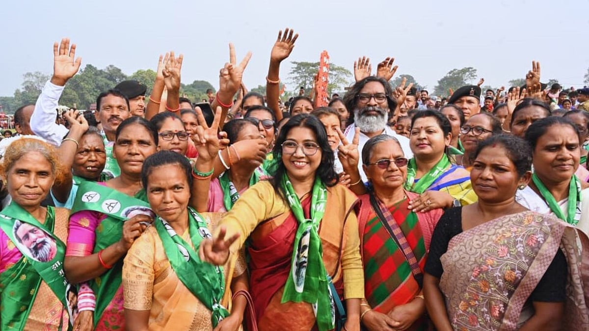 <div class="paragraphs"><p>Hemant Soren poses for a picture with tribal women.&nbsp;</p></div>