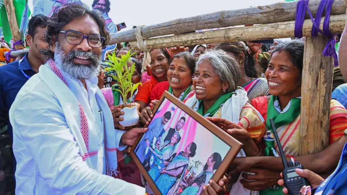 <div class="paragraphs"><p>Jharkhand Chief Minister Hemant Soren  campaigning.</p></div>