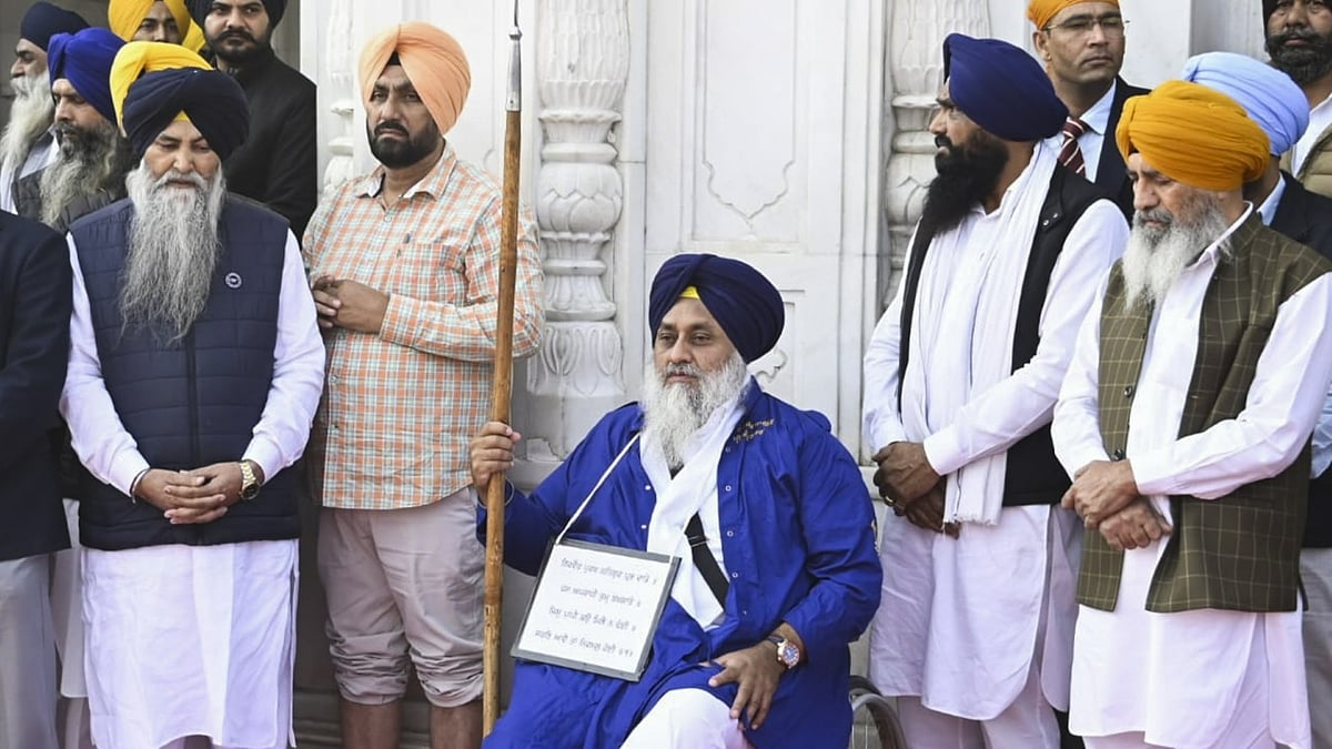 <div class="paragraphs"><p>(Sukhbir Badal doing sewa as penance at Sri Harmandir Sahib)</p></div>