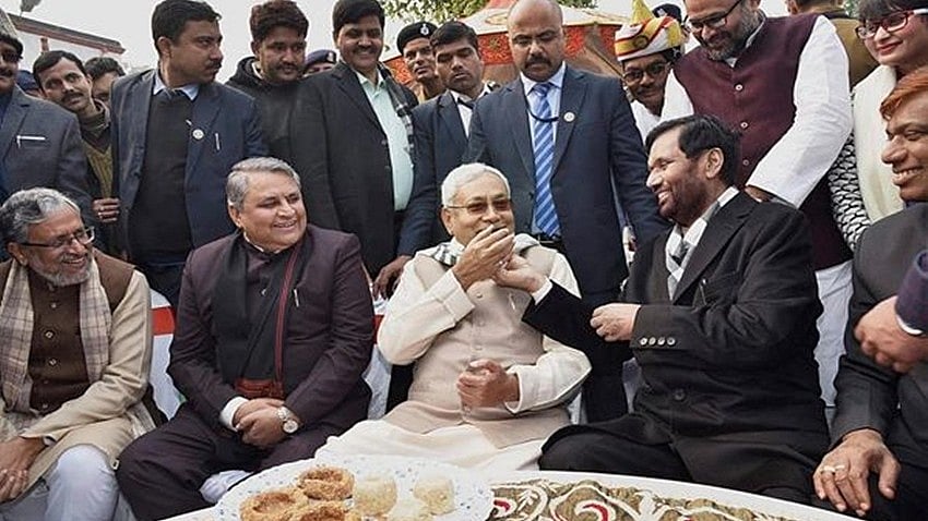 <div class="paragraphs"><p>Nitish Kumar and Ram Vilas Paswan during Makar Sankranti celebrations in Patna in 2018.</p></div>