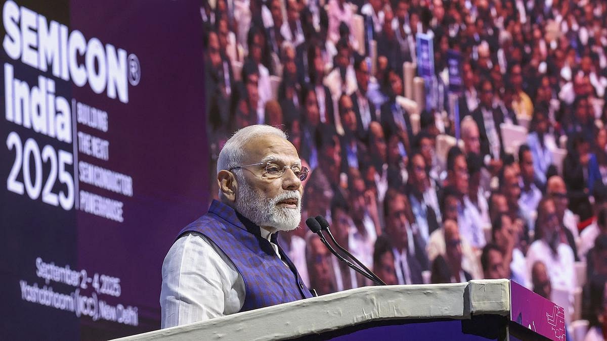 <div class="paragraphs"><p>The India semiconductor market is expected to reach USD 13.54 billion in 2025 and grow at a CAGR of 7.39 percent to reach USD 23.58 billion by 2030.</p></div>