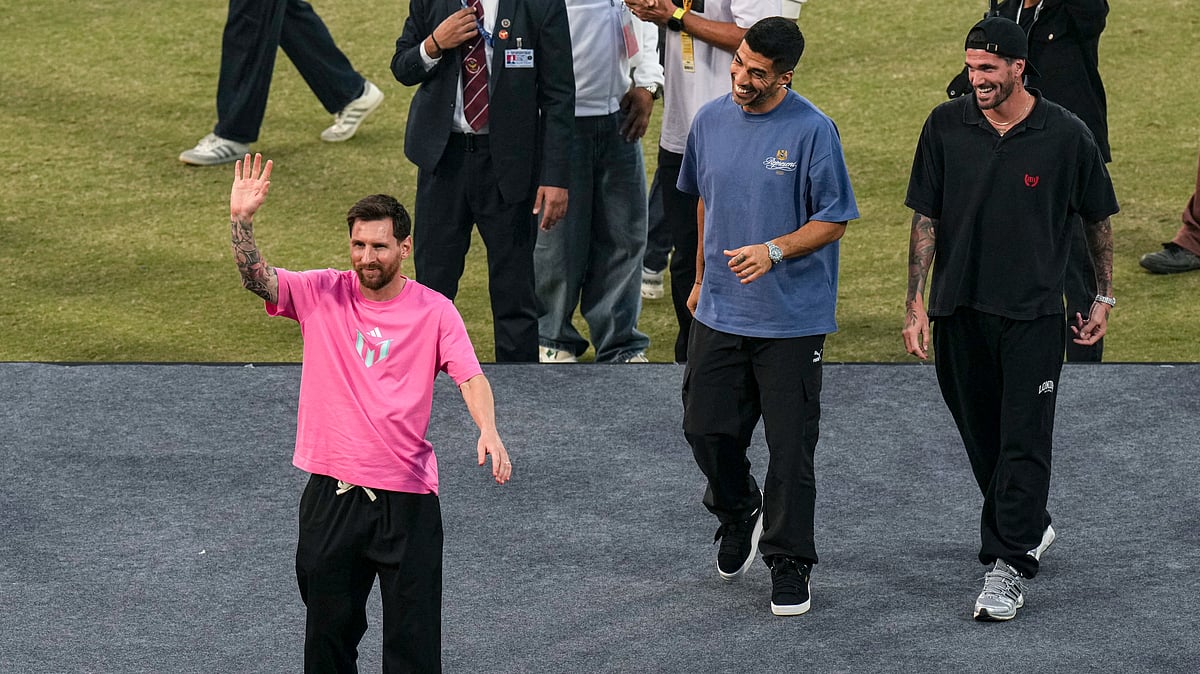 <div class="paragraphs"><p>Messi Mesmerises Fans in Delhi; Fog Delay Leads to Cancellation of Meet With PM</p></div>