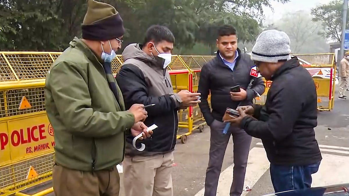 <div class="paragraphs"><p>A police official checks documents of a vehicle stopped at the Delhi-Noida Chilla Border, in New Delhi. The ban on entry of non-Delhi private vehicles below BS-VI standards and the enforcement of the No PUC, No Fuel rule came into force in the national capital on Thursday, as authorities stepped up measures to tackle worsening air pollution.</p></div>