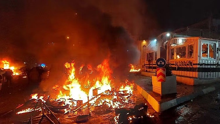 <div class="paragraphs"><p>The last 24 hours have seen a dramatic escalation, with internet shutdowns imposed and security officials using tear gas and other means against demonstrators protesting against the falling value of the rial. </p></div>