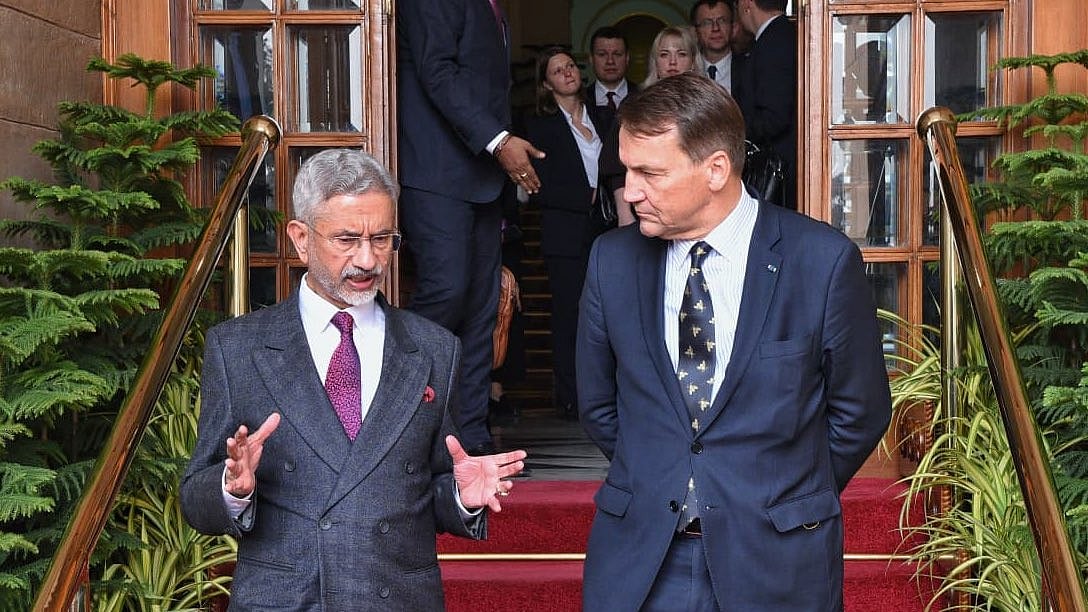 <div class="paragraphs"><p>Jaishankar, Poland Deputy PM Spar Over Pakistan, Russian Oil</p></div>